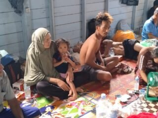 Over Kapasitas Dan Tanpa Tiket Ratusan Penumpang Terlantar Di Pelabuhan ASDP Batulicin