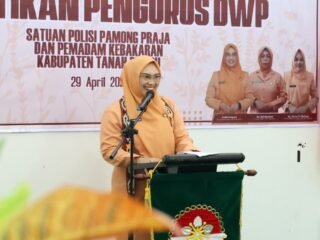 Andi Irmayani Rudi Latif Tekankan Inovasi dan Solidaritas untuk Pembangunan Daerah pada Pengukuhan Pengurus DWP Unit Satpol PP dan Damkar