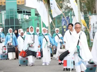 Keberangkatan Jemaah Haji Tanah Bumbu Kloter BDJ 13 Resmi Dilepas, 356 Jemaah Menuju Tanah Suci